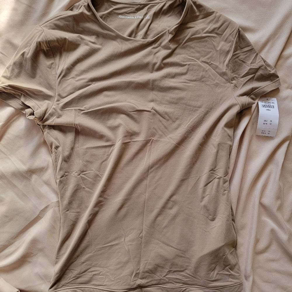 Abercrombie tee
